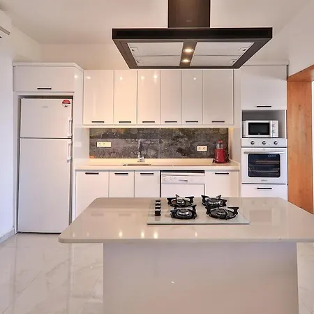 Hadrian Kapali Havuzlu Ve Saunali Apartament Kaş
