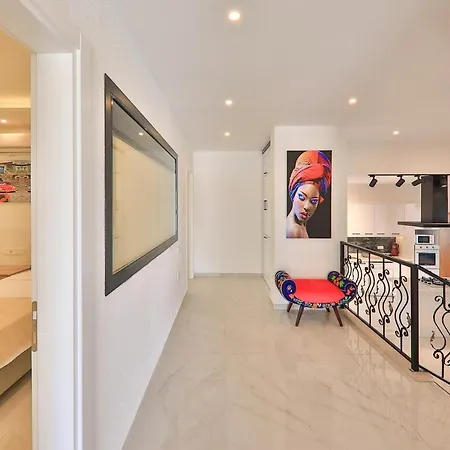 Hadrian Kapali Havuzlu Ve Saunali Apartament *